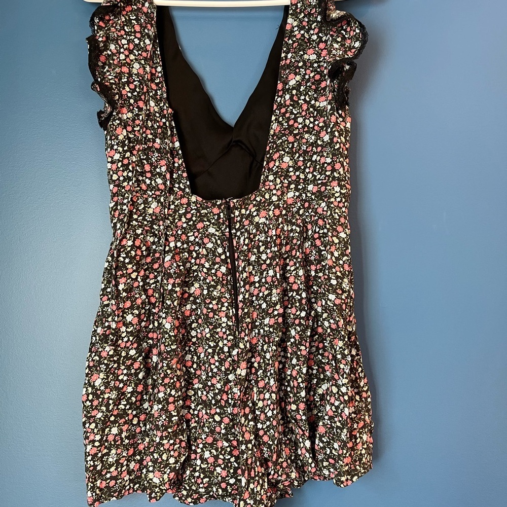Trixxi Multicolor Floral Romper Open Back Size Small - Picture 9 of 12